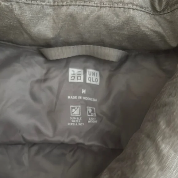 Uniqlo Gray Insulated Quilted Vest with Stand-Up Neck - Picture 2 of 4